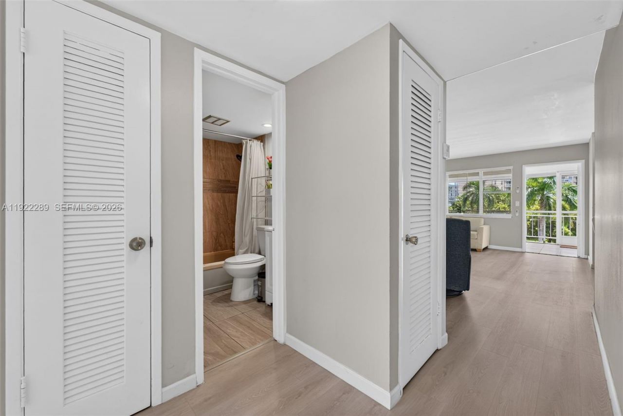 300 Layne Blvd, Unit 303, Hallandale Beach, FL 33009 Photo