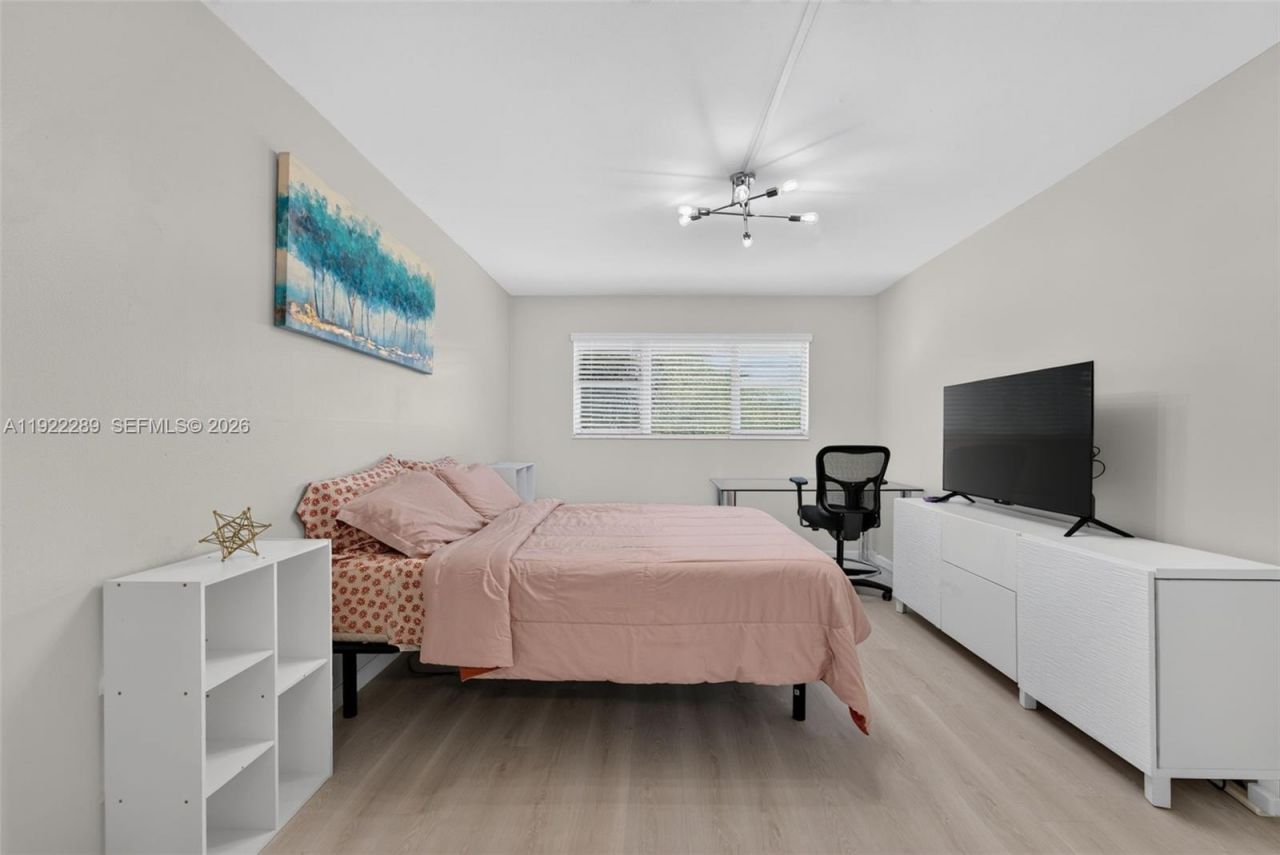 300 Layne Blvd, Unit 303, Hallandale Beach, FL 33009 Photo