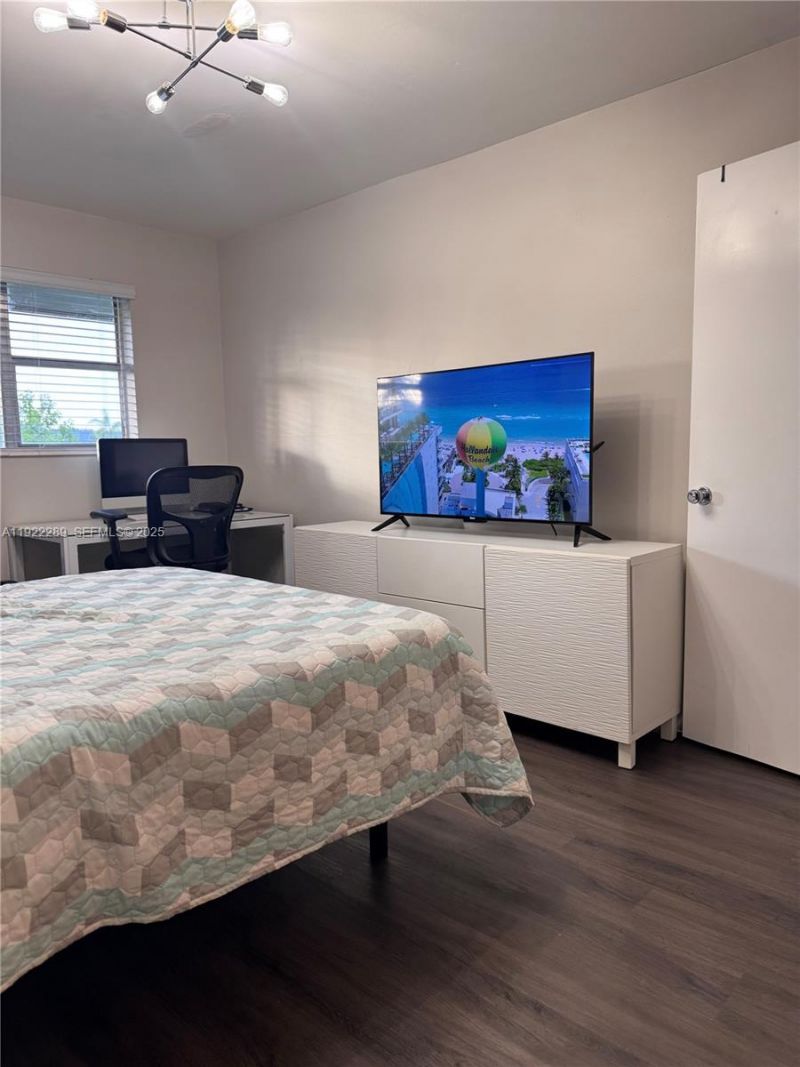 300 Layne Blvd, Unit 303, Hallandale Beach, FL 33009 Photo