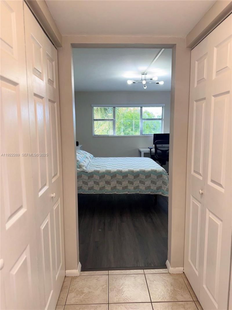 300 Layne Blvd, Unit 303, Hallandale Beach, FL 33009 Photo