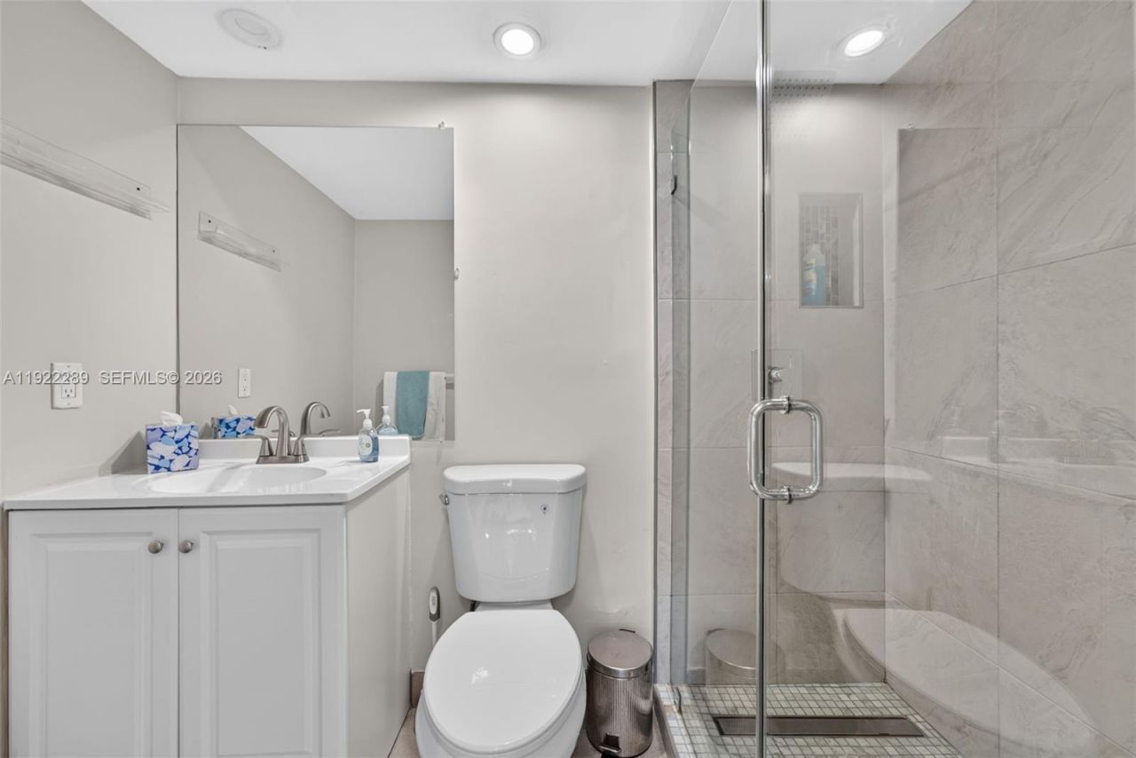 300 Layne Blvd, Unit 303, Hallandale Beach, FL 33009 Photo