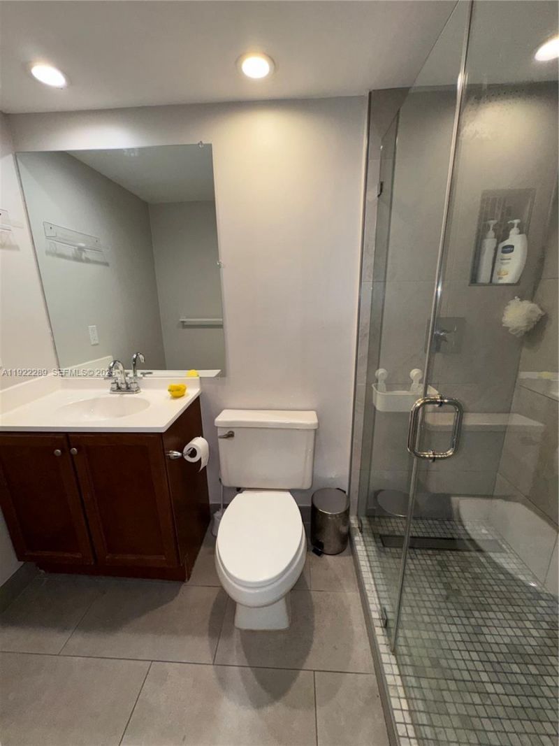 300 Layne Blvd, Unit 303, Hallandale Beach, FL 33009 Photo