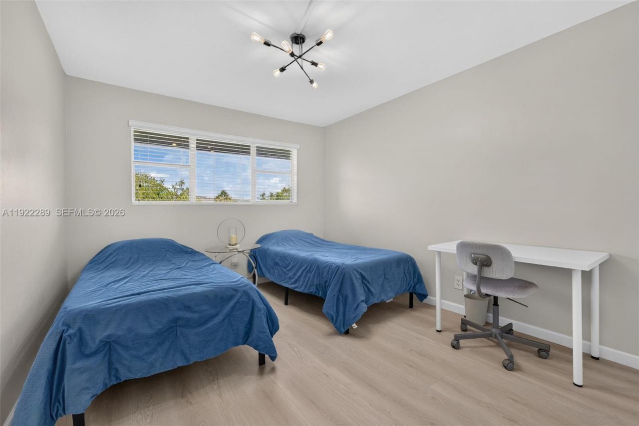 300 Layne Blvd, Unit 303, Hallandale Beach, FL 33009 Photo