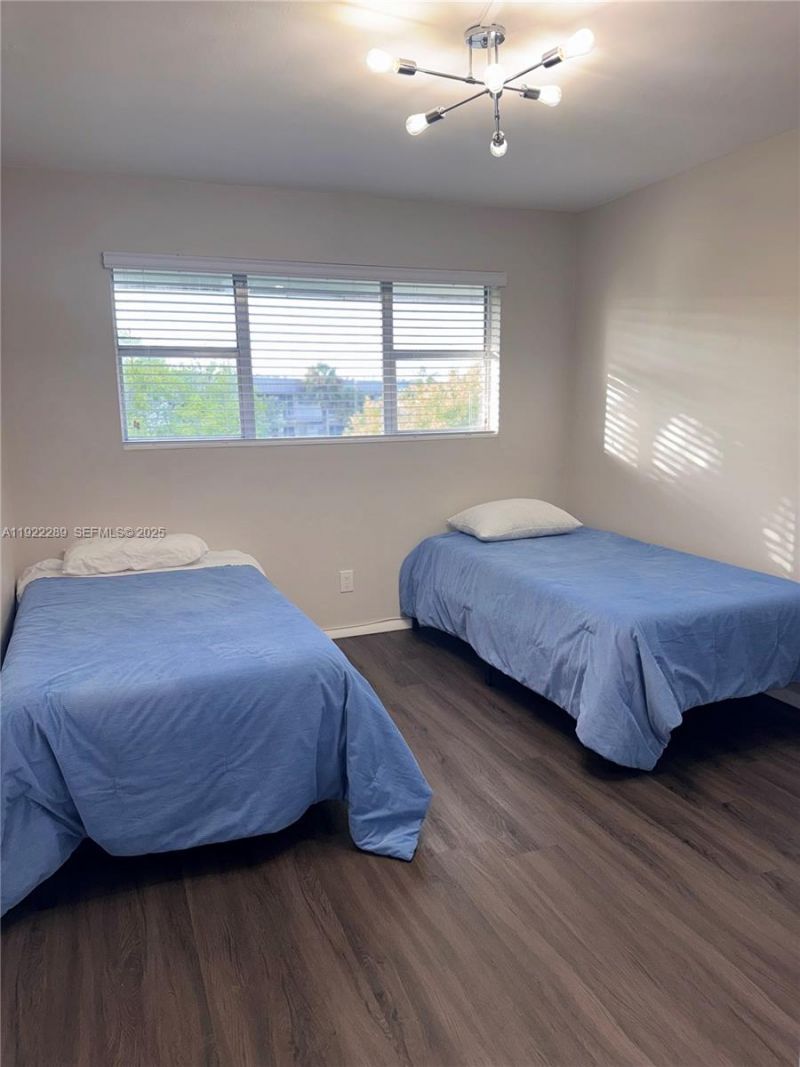 300 Layne Blvd, Unit 303, Hallandale Beach, FL 33009 Photo