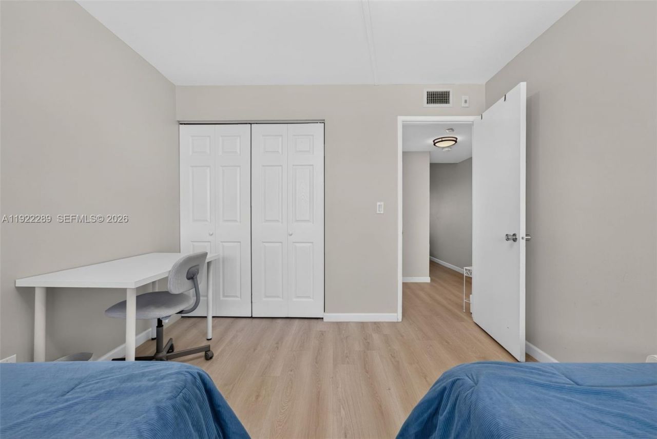 300 Layne Blvd, Unit 303, Hallandale Beach, FL 33009 Photo