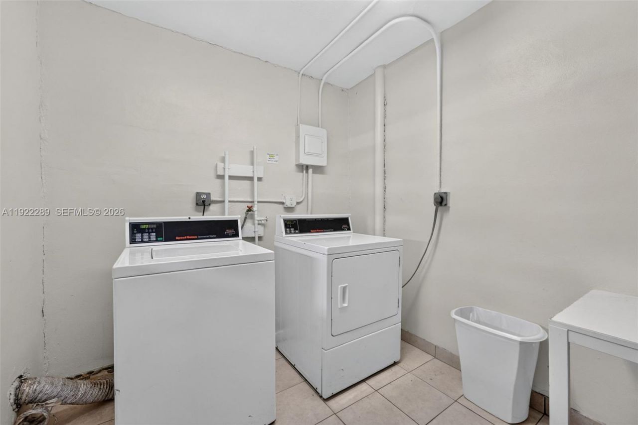 300 Layne Blvd, Unit 303, Hallandale Beach, FL 33009 Photo