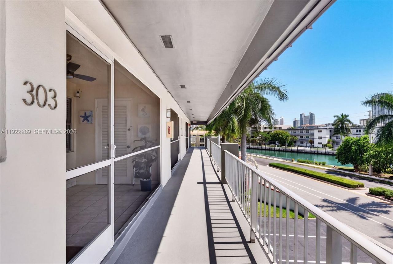 300 Layne Blvd, Unit 303, Hallandale Beach, FL 33009 Photo