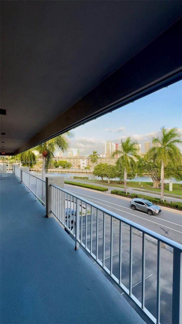 300 Layne Blvd, Unit 303, Hallandale Beach, FL 33009 Photo