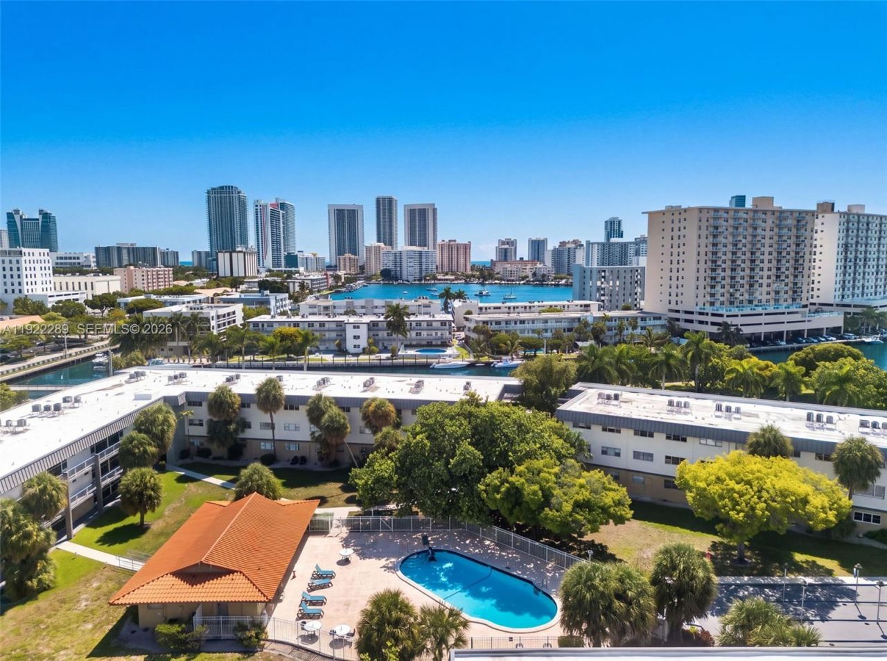 300 Layne Blvd, Unit 303, Hallandale Beach, FL 33009 Photo