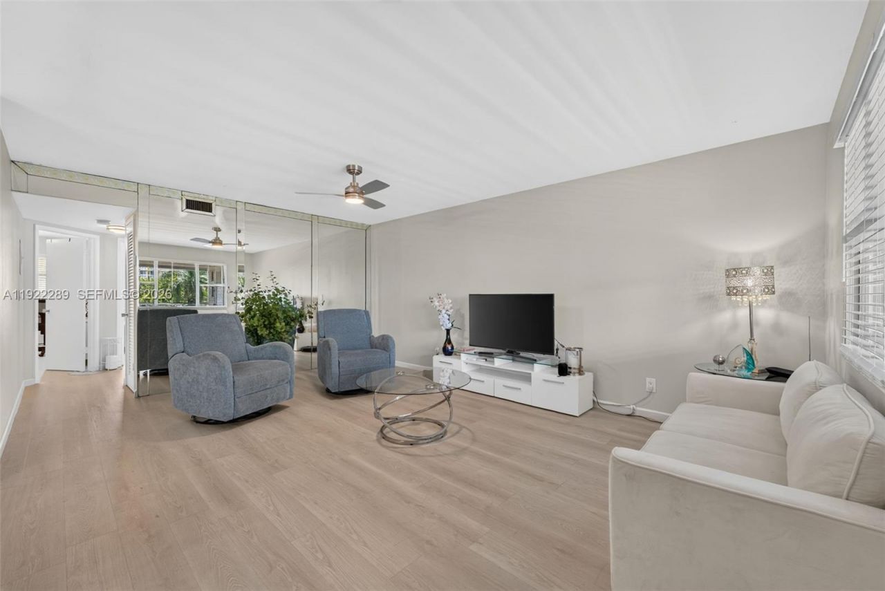 300 Layne Blvd, Unit 303, Hallandale Beach, FL 33009 Photo
