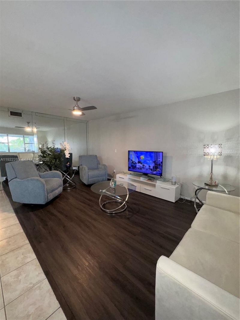 300 Layne Blvd, Unit 303, Hallandale Beach, FL 33009 Photo