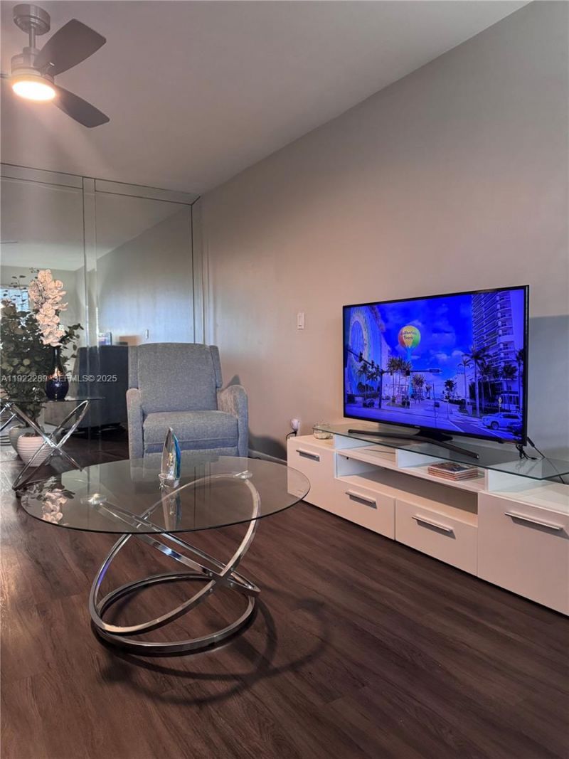 300 Layne Blvd, Unit 303, Hallandale Beach, FL 33009 Photo