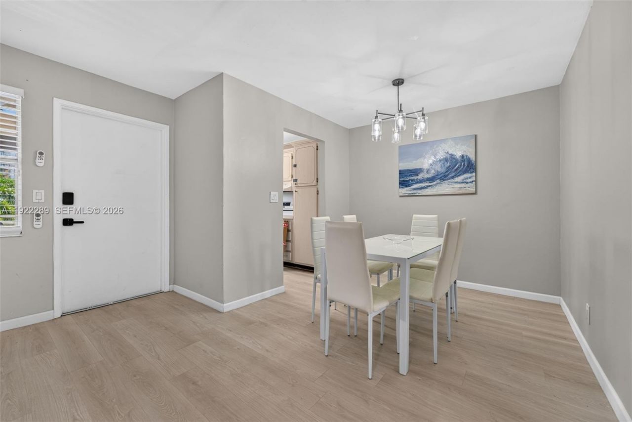 300 Layne Blvd, Unit 303, Hallandale Beach, FL 33009 Photo