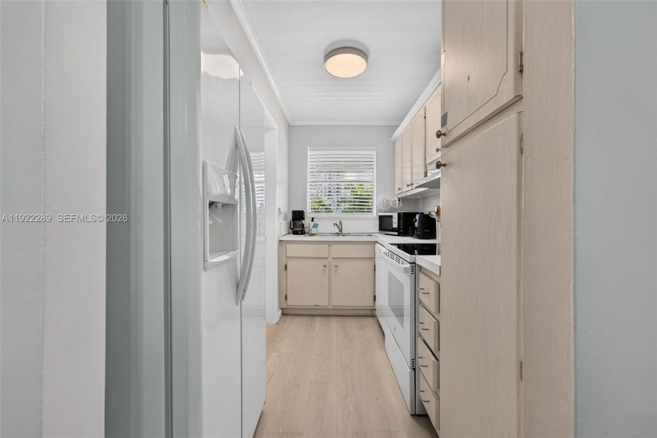 300 Layne Blvd, Unit 303, Hallandale Beach, FL 33009 Photo