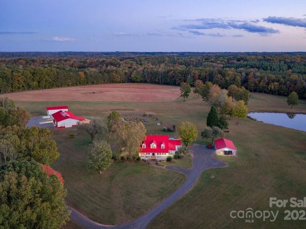 1260 Beaver Island Trail Road, Walnut Cove, NC 27052