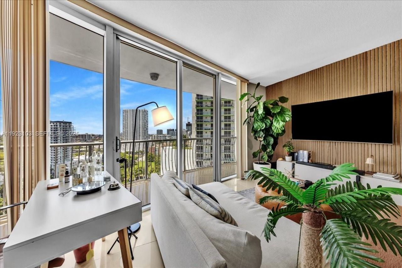 1750 N Bayshore Dr, Unit 2015, Miami, FL 33132 Photo