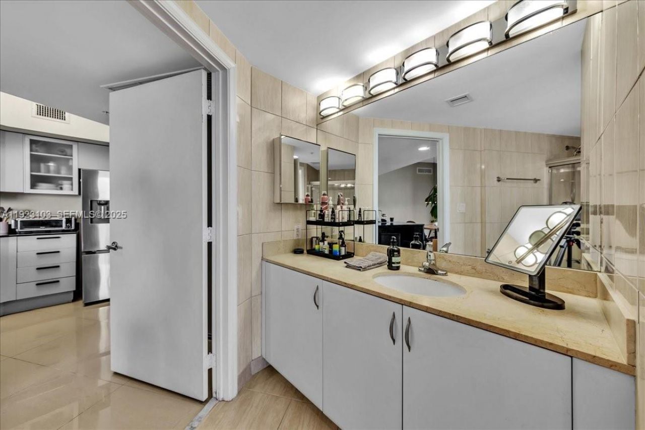 1750 N Bayshore Dr, Unit 2015, Miami, FL 33132 Photo