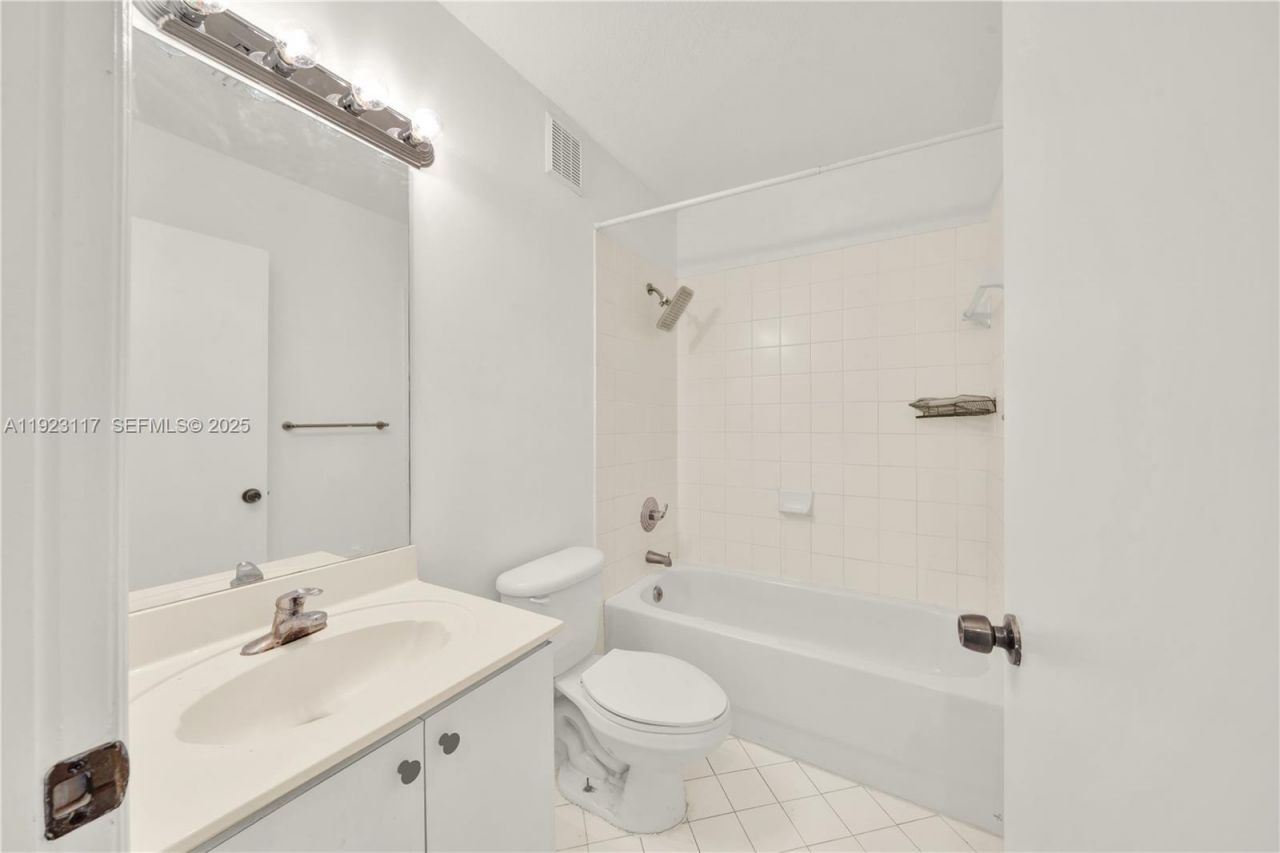 3385 NE 10th St, Unit 201, Homestead, FL 33033 Photo