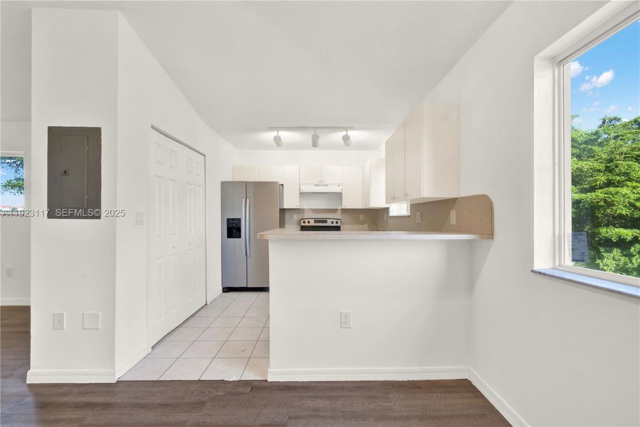 3385 NE 10th St, Unit 201, Homestead, FL 33033 Photo