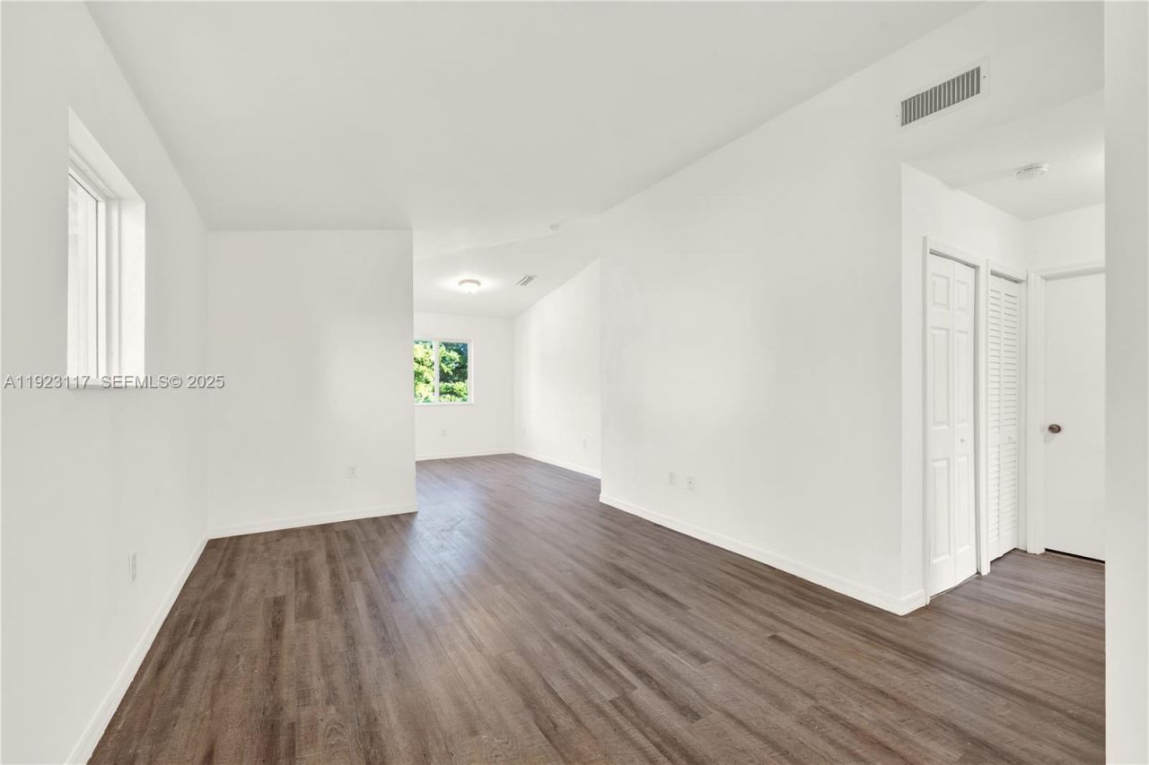 3385 NE 10th St, Unit 201, Homestead, FL 33033 Photo