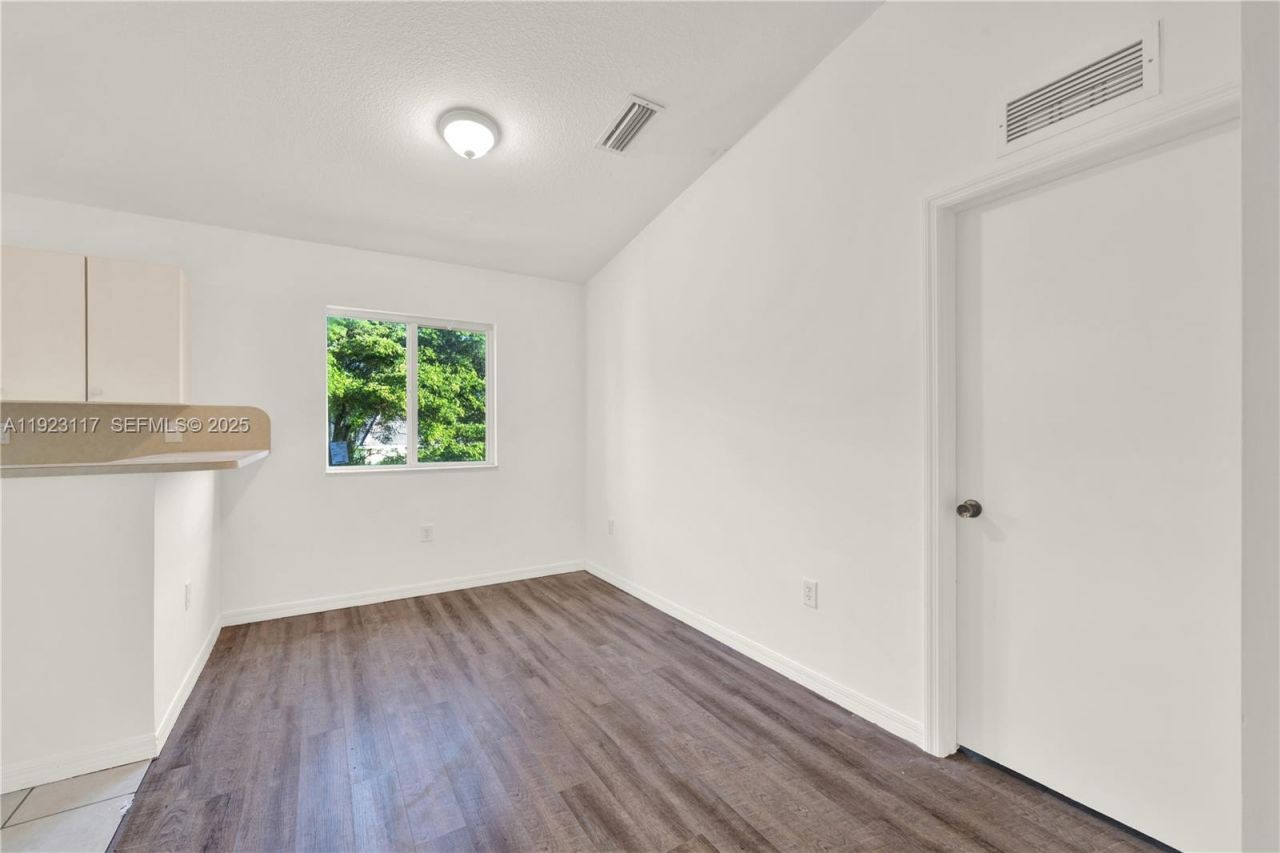 3385 NE 10th St, Unit 201, Homestead, FL 33033 Photo