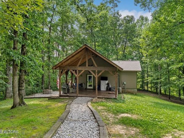 9073 Mcminnville Hwy, Quebeck, TN 37579