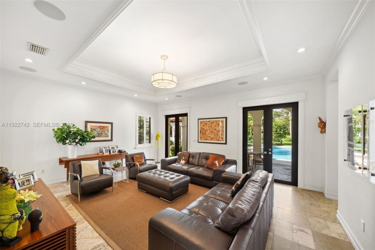 8800 SW 57 Ave, Pinecrest, FL 33156 Photo