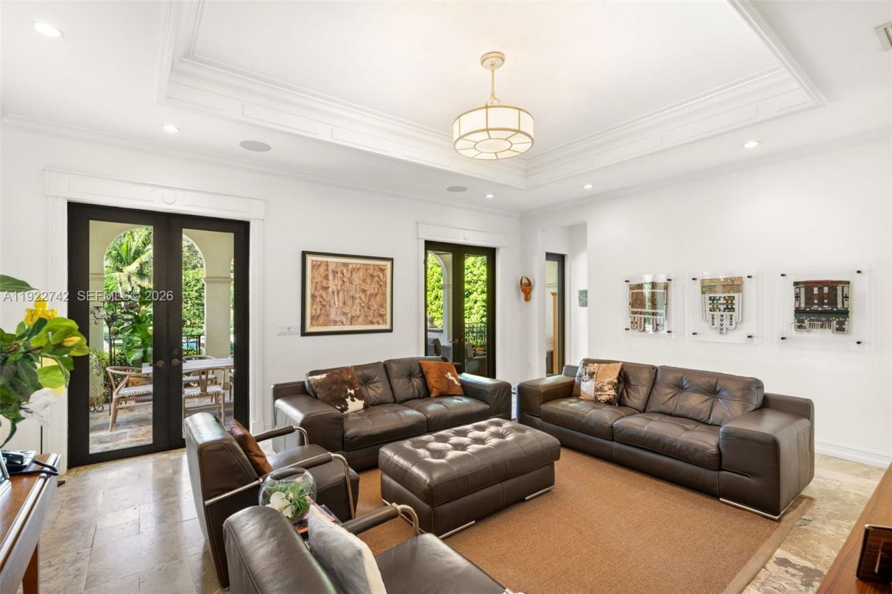 8800 SW 57 Ave, Pinecrest, FL 33156 Photo