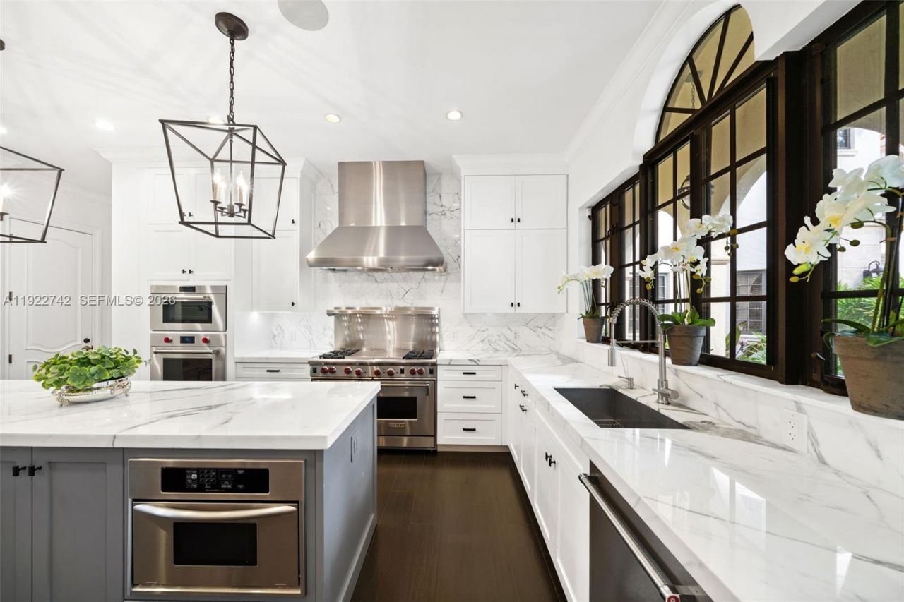 8800 SW 57 Ave, Pinecrest, FL 33156 Photo