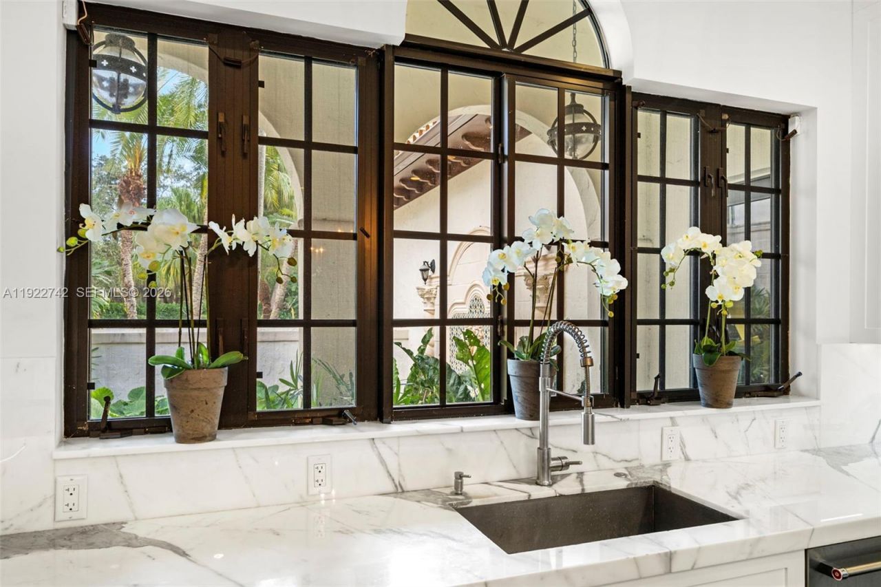 8800 SW 57 Ave, Pinecrest, FL 33156 Photo