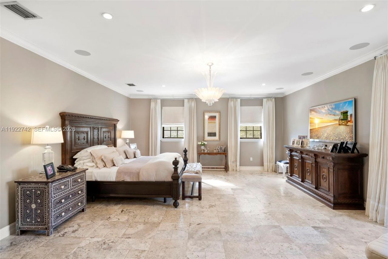 8800 SW 57 Ave, Pinecrest, FL 33156 Photo