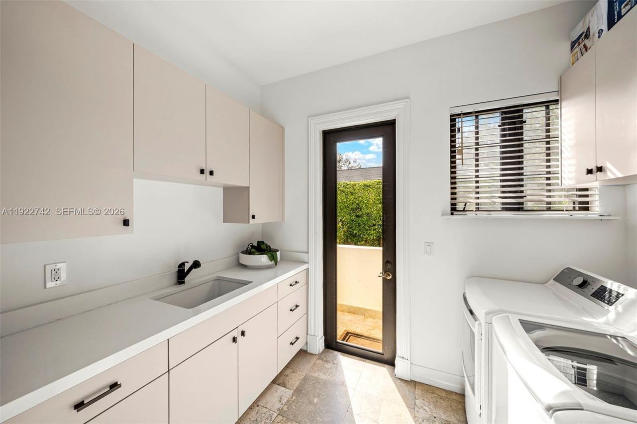 8800 SW 57 Ave, Pinecrest, FL 33156 Photo