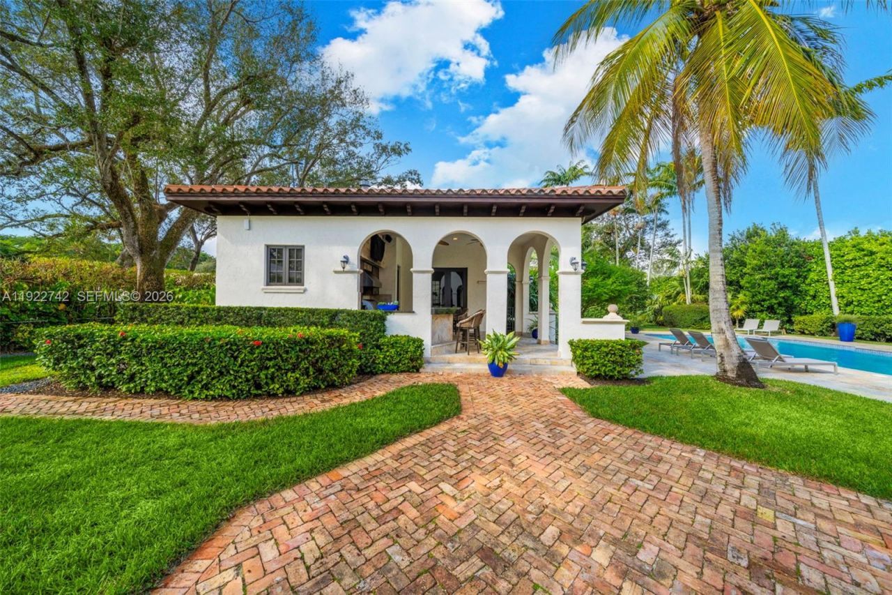 8800 SW 57 Ave, Pinecrest, FL 33156 Photo