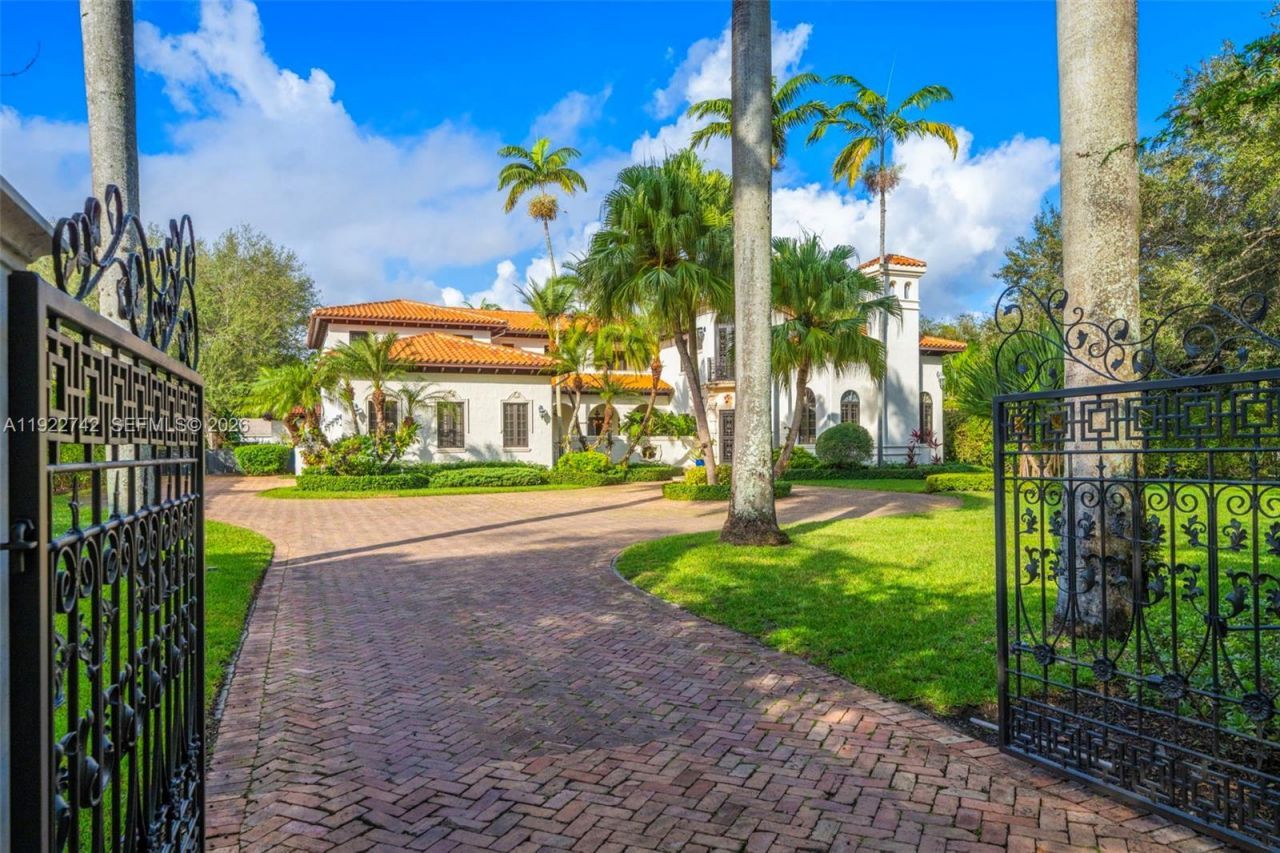 8800 SW 57 Ave, Pinecrest, FL 33156 Photo