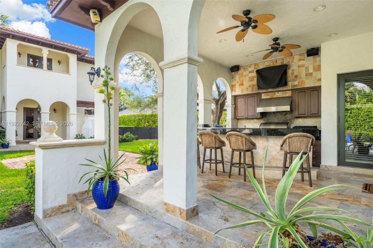 8800 SW 57 Ave, Pinecrest, FL 33156 Photo