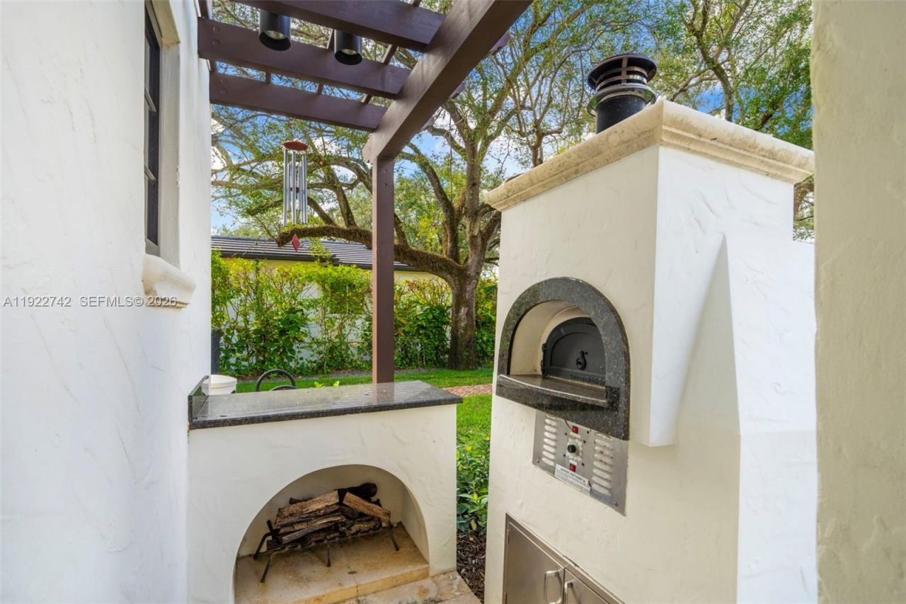 8800 SW 57 Ave, Pinecrest, FL 33156 Photo