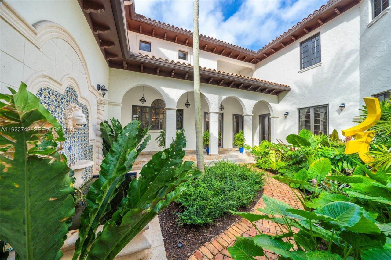 8800 SW 57 Ave, Pinecrest, FL 33156 Photo