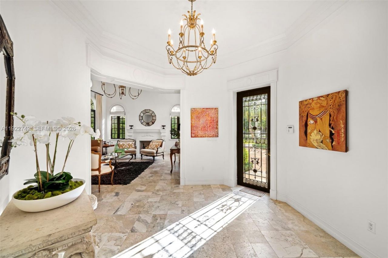 8800 SW 57 Ave, Pinecrest, FL 33156 Photo