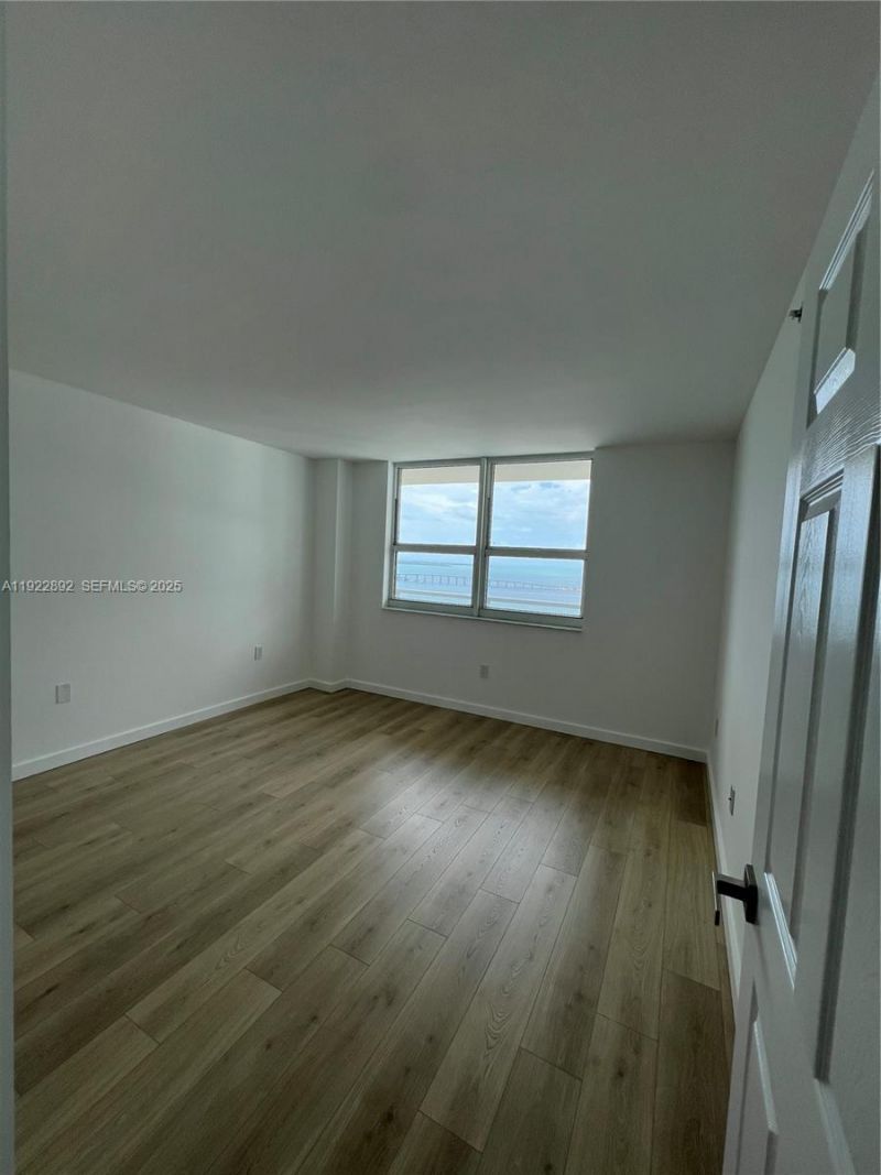 1155 Brickell Bay Dr, Unit 3205, Miami, FL 33131 Photo