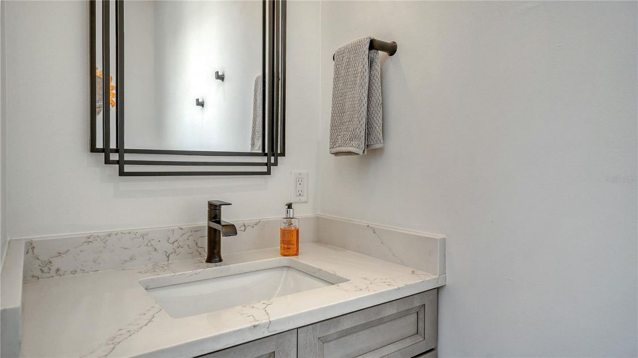 1659 Devonshire Lane, Sarasota, FL 34236 Photo