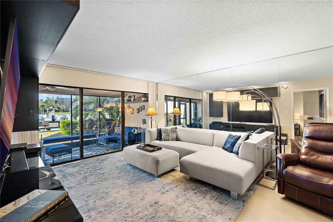 4780 Brittany Drive S, Unit 11, Saint Petersburg, FL 33715 Photo