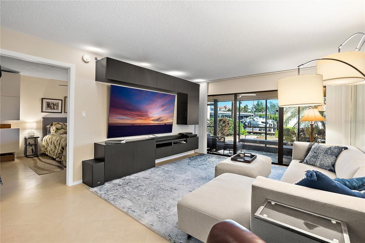 4780 Brittany Drive S, Unit 11, Saint Petersburg, FL 33715 Photo