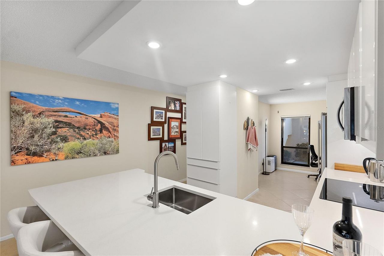 4780 Brittany Drive S, Unit 11, Saint Petersburg, FL 33715 Photo