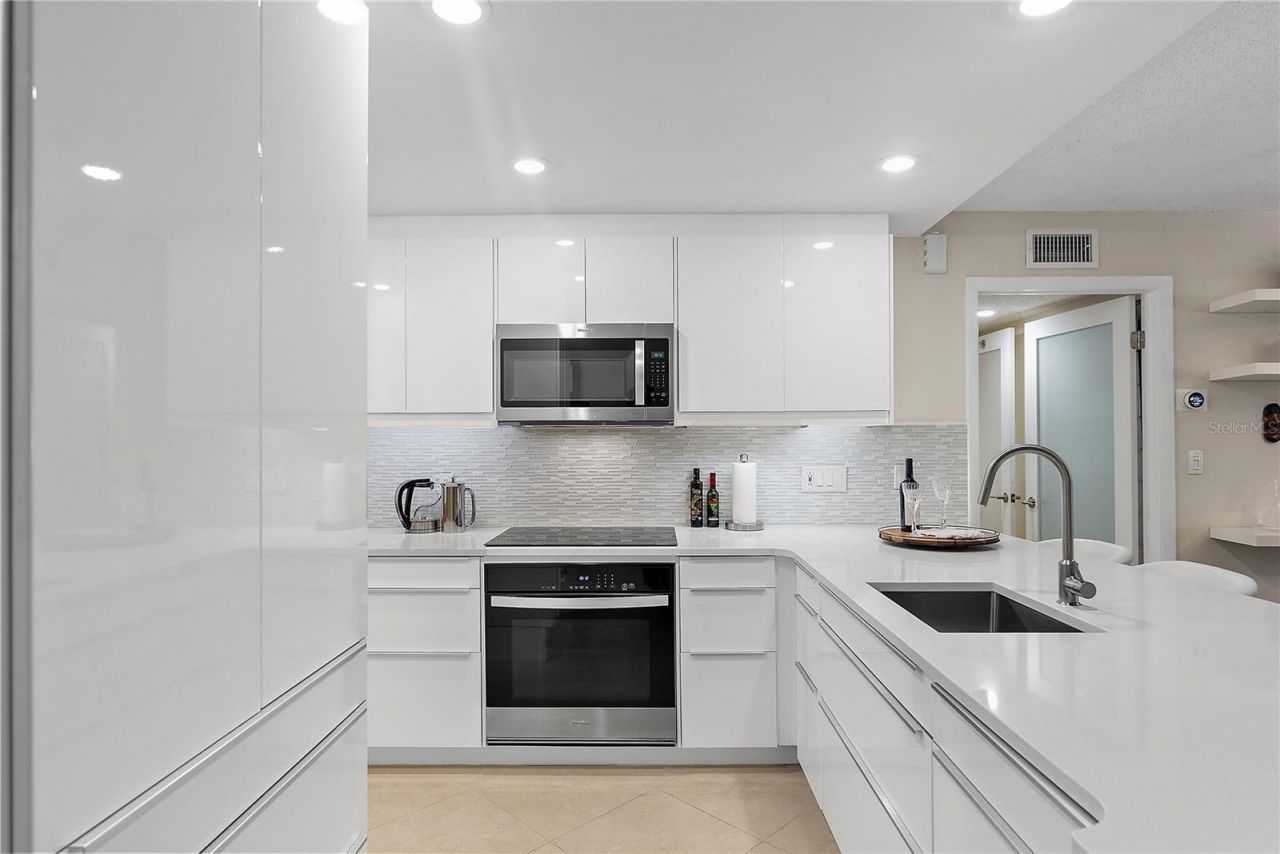 4780 Brittany Drive S, Unit 11, Saint Petersburg, FL 33715 Photo