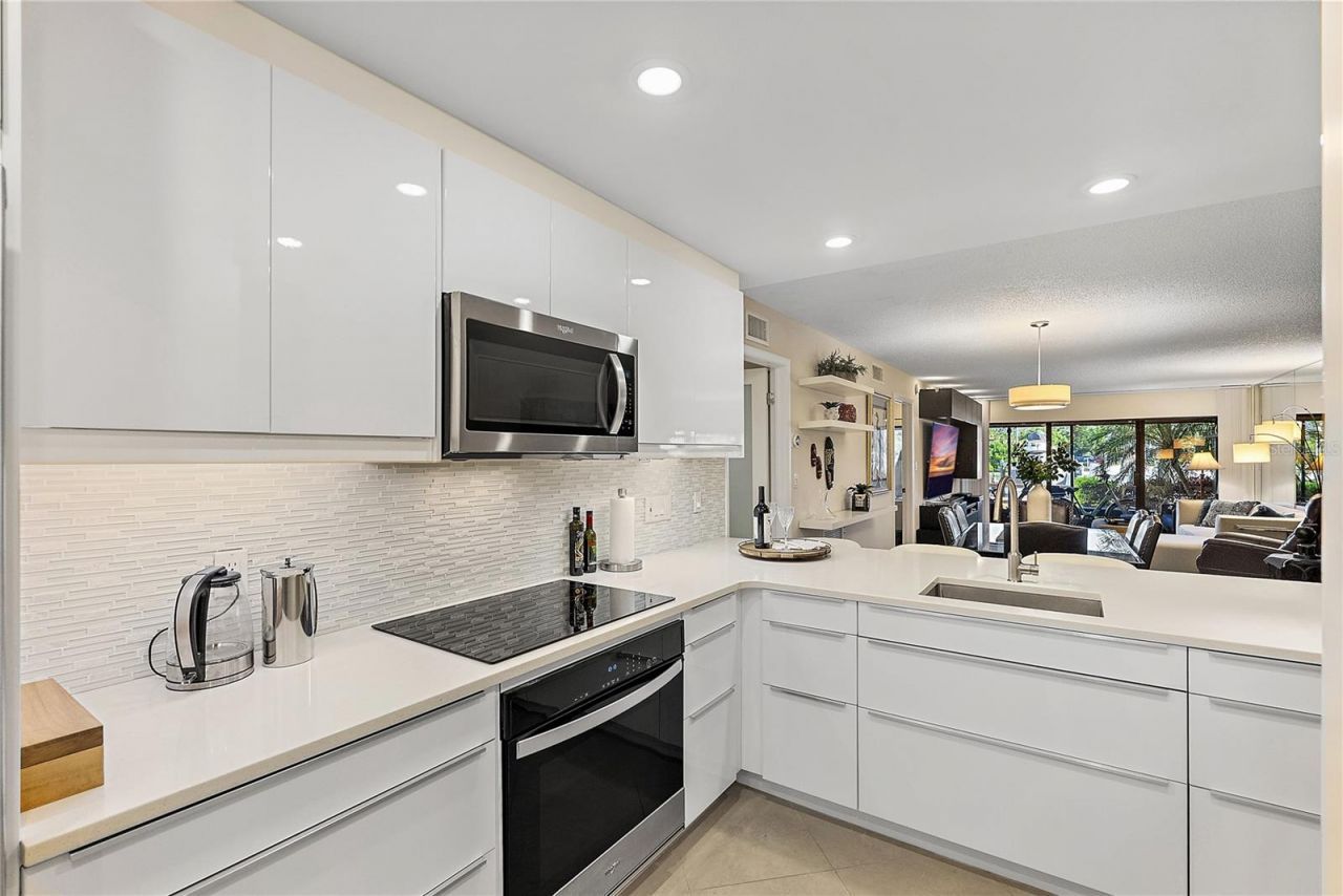 4780 Brittany Drive S, Unit 11, Saint Petersburg, FL 33715 Photo