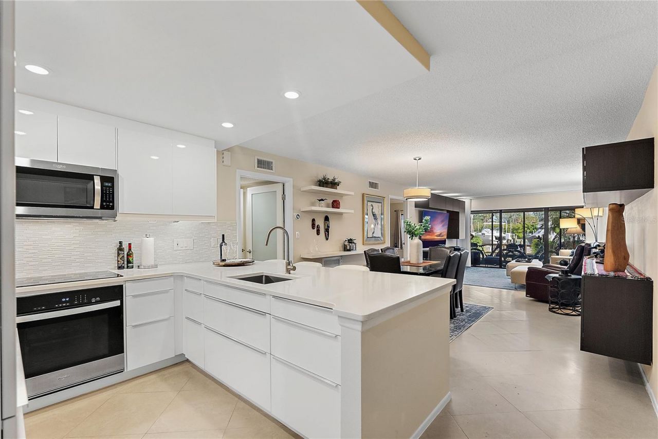 4780 Brittany Drive S, Unit 11, Saint Petersburg, FL 33715 Photo