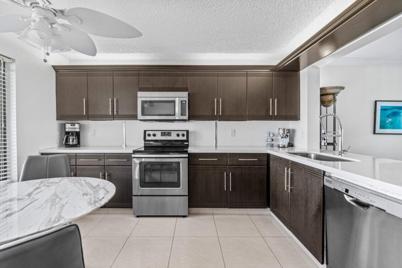 5589 Fairway Park Drive, Unit 202, Boynton Beach, FL 33437 Photo