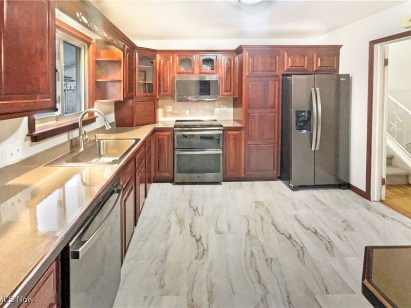 1173 Madrid Drive, Akron, OH 44313 Photo 2