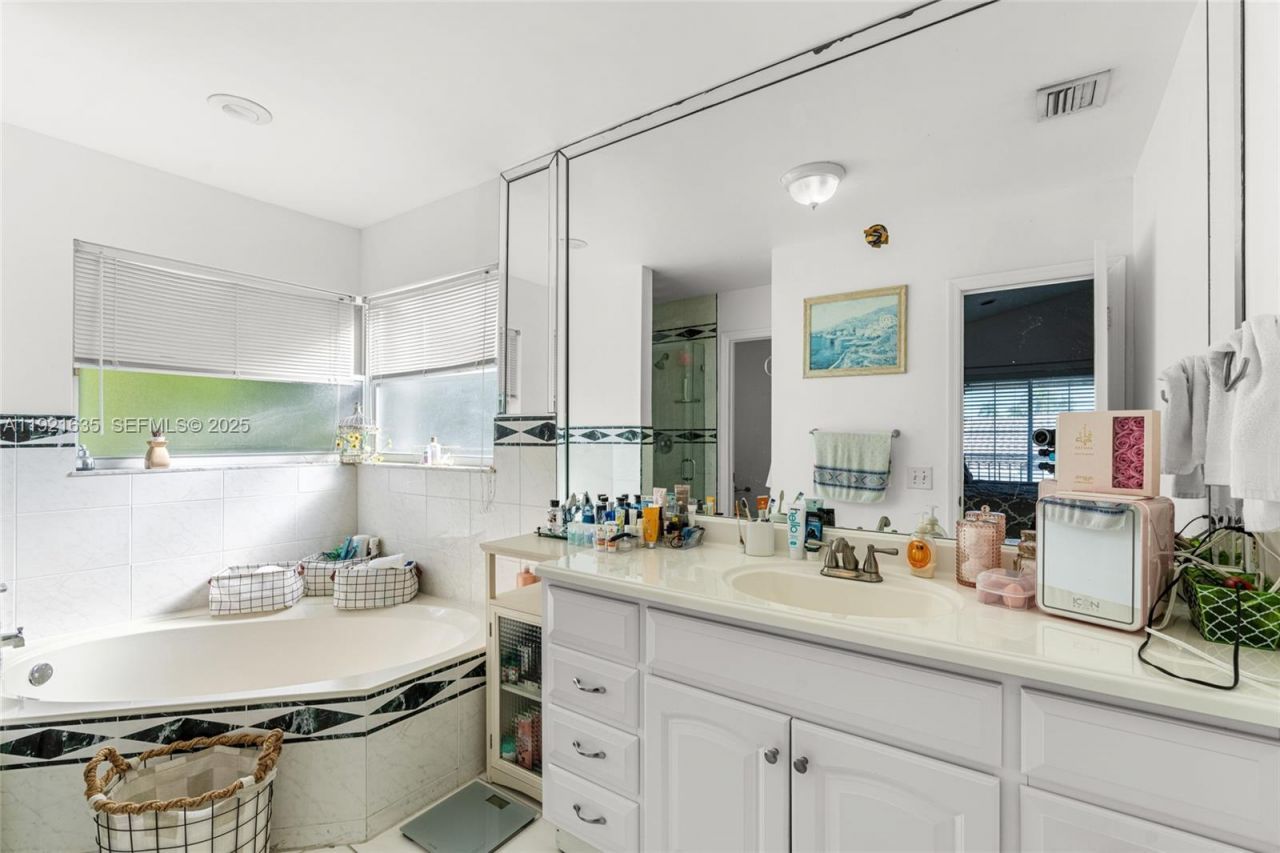 4687 SW 153rd Ct, Miami, FL 33185 Photo