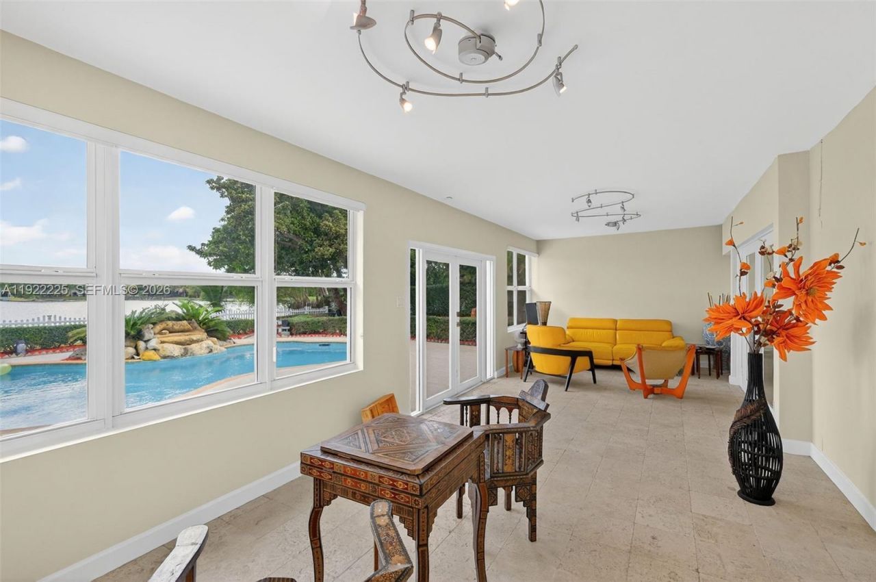 9261 SW 88 St, Miami, FL 33176 Photo